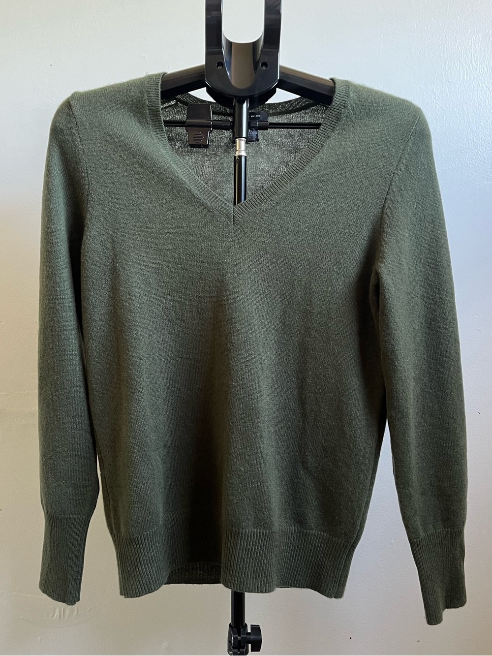 Only Mine Olive green V-Neck pullover women’s Sz. M Sweater